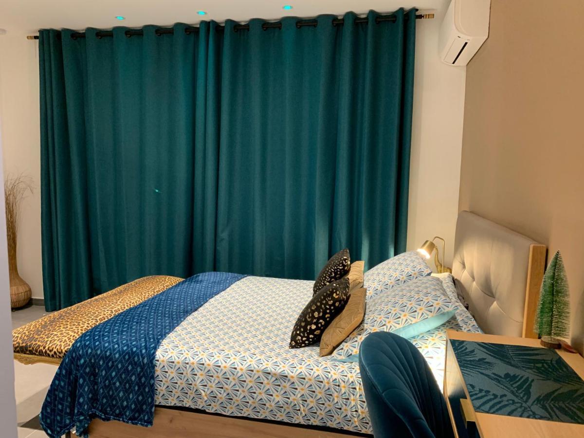 La Corsa Chambre Familiale Deluxe นาร์บอนน์ ภายนอก รูปภาพ